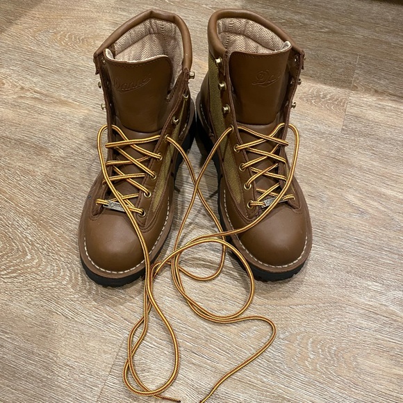Danner Women’s Light Khaki Boots - Picture 2 of 11